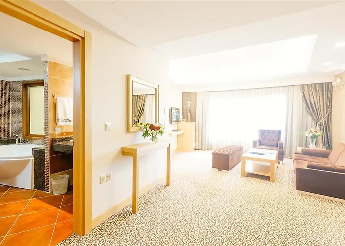 Grand Pasha Luxury & Casino 5* ニコシア